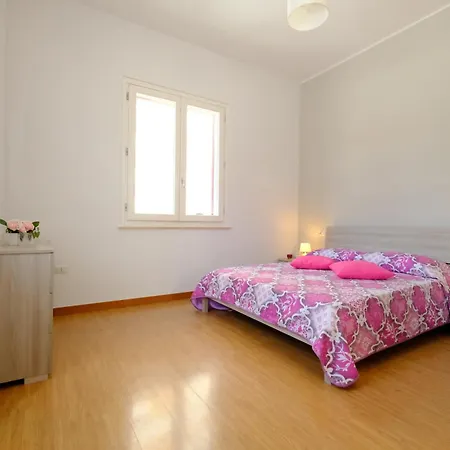 Lady 2 - Apartment Pineto